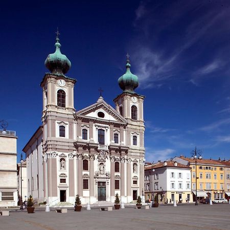 Gorizia Holiday Inn Rastello Suite エクステリア 写真